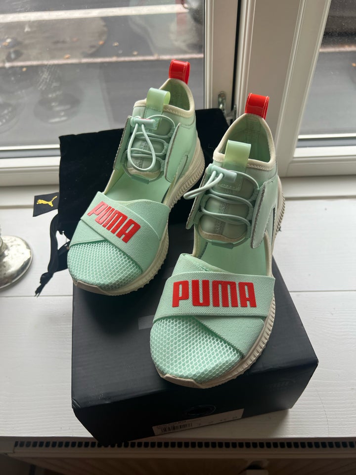 Sneakers, str. 37, Fenty x Puma