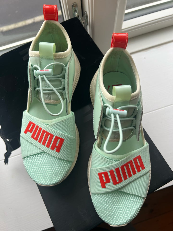 Sneakers, str. 37, Fenty x Puma