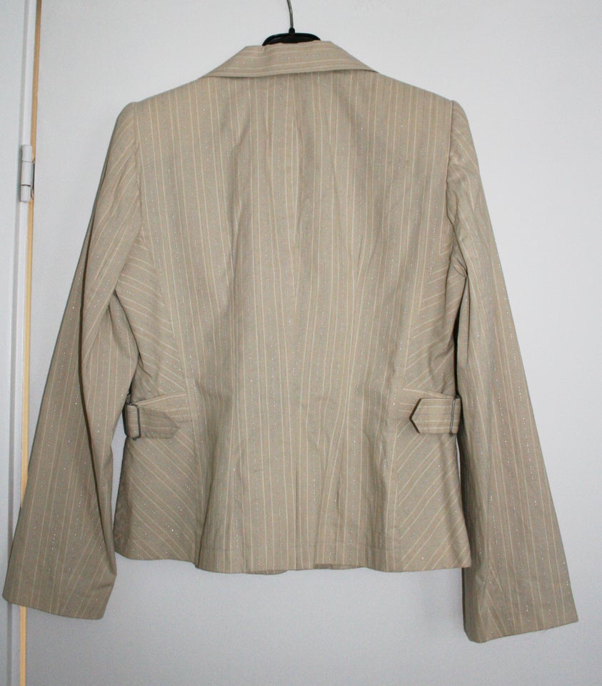 Blazer, str. 40, Fransa