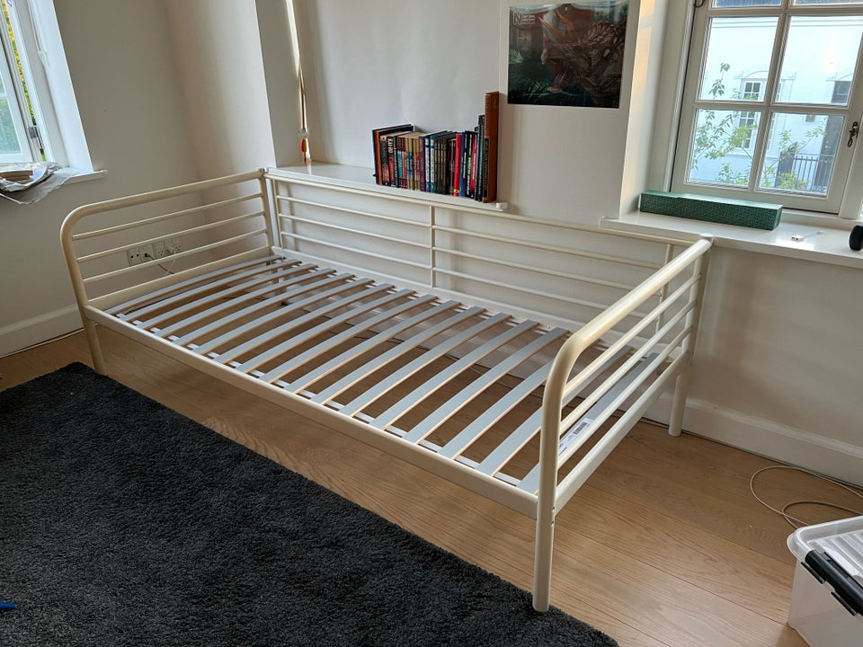 Enkeltseng Ikea b: 90 l: 200