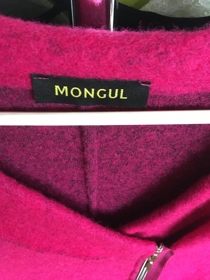 Cardigan, Mongul, str. 42