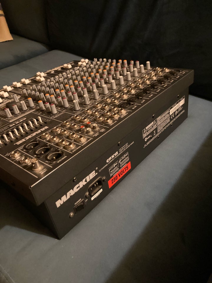 Mixer, Mackie CFX12 mkII