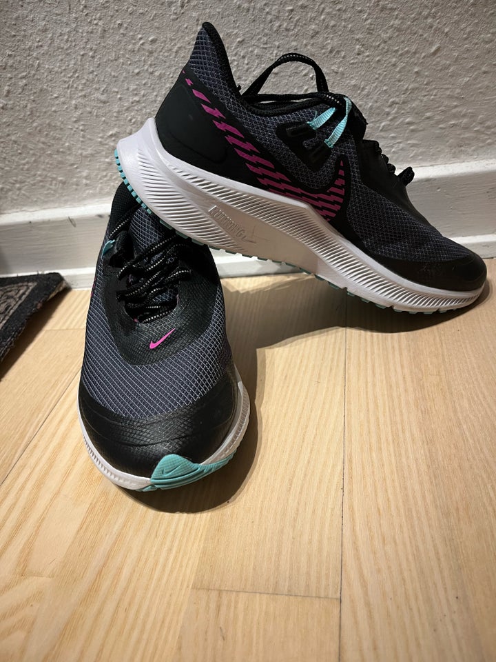 Sneakers, str. 37,5, nike run