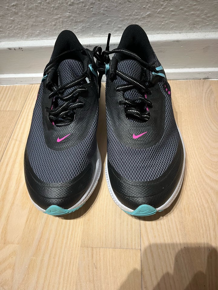 Sneakers, str. 37,5, nike run