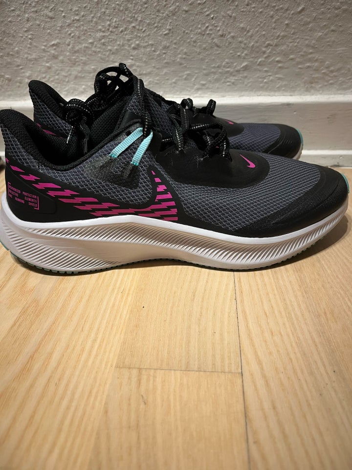 Sneakers, str. 37,5, nike run