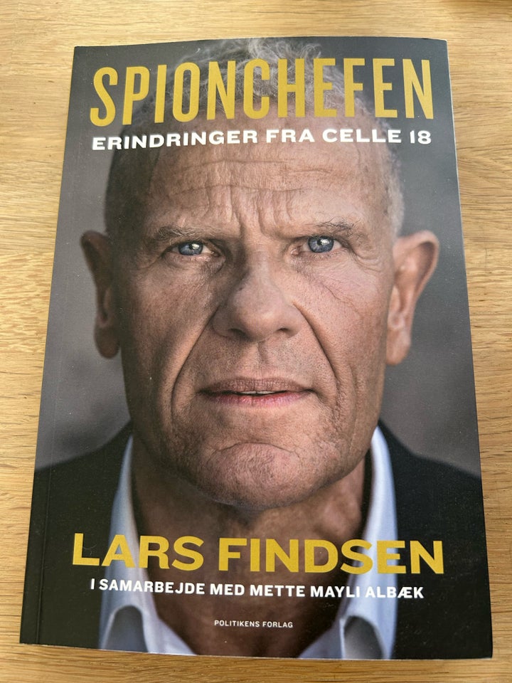 Spionchefen, Lars Findsen, genre: