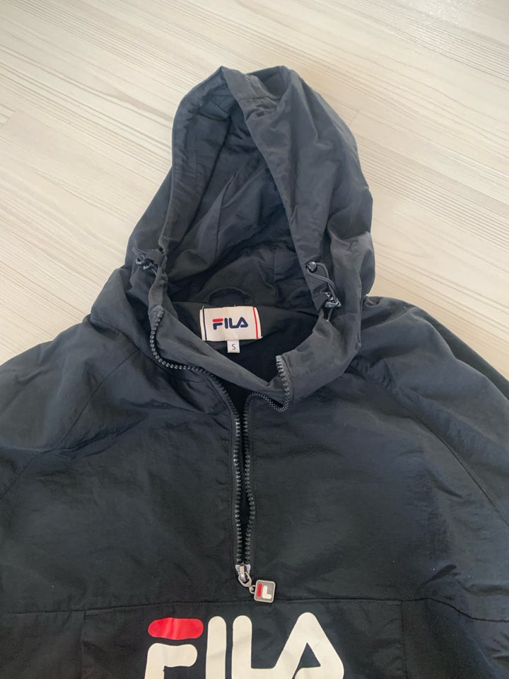 Anorak, str. 36, Fila