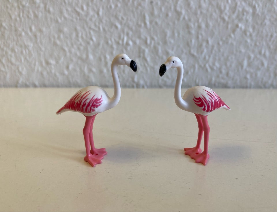 2 små frække flamingoer