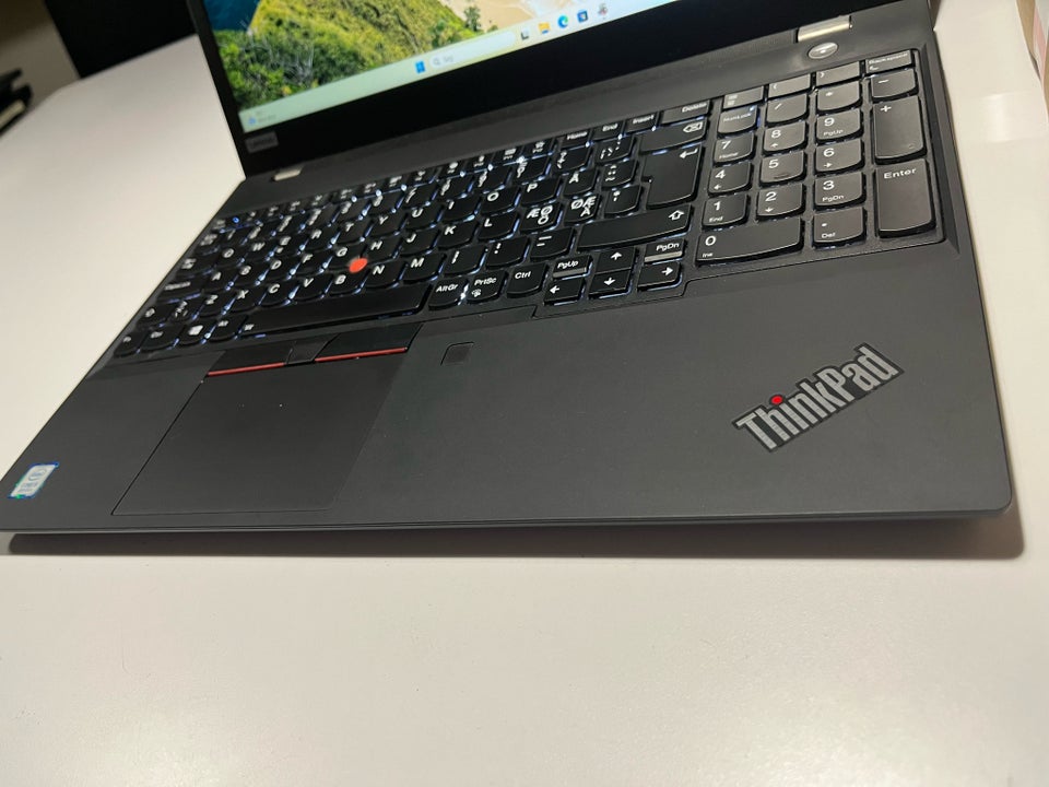 Lenovo  T590 15,6” FHD IPS - 16 gb,