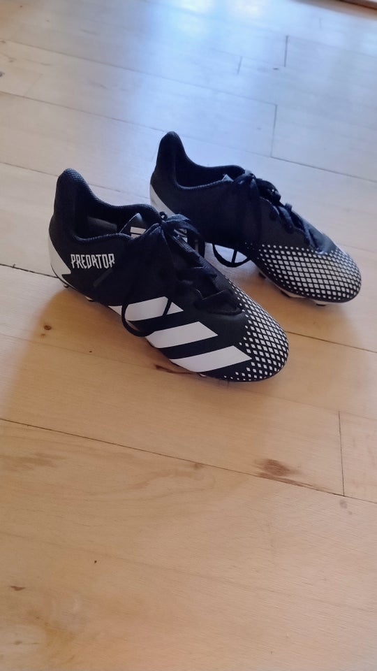 Fodboldsko, Adidas predator, str.