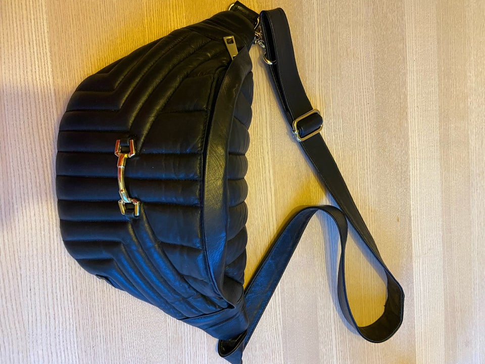 Crossbody, Depeche