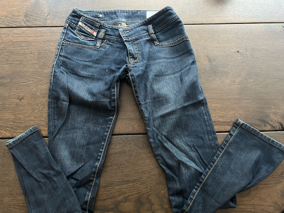 Jeans, Diesel, str. 27