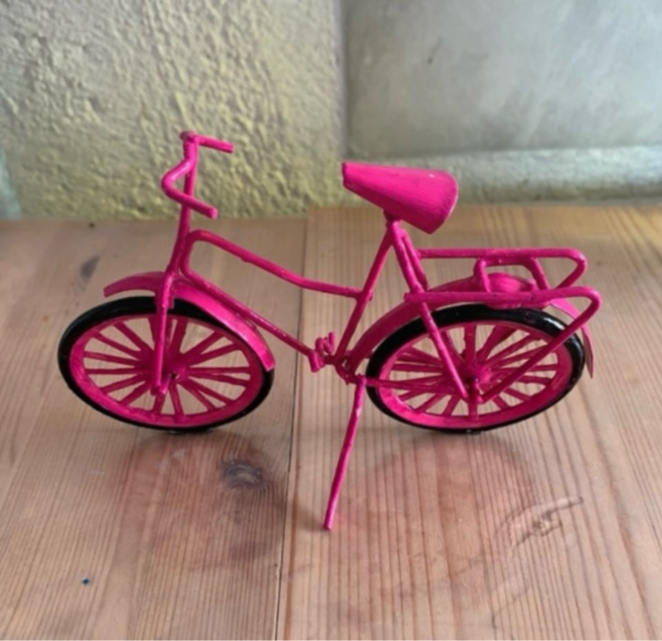 Sjælden pink metalcykel fra