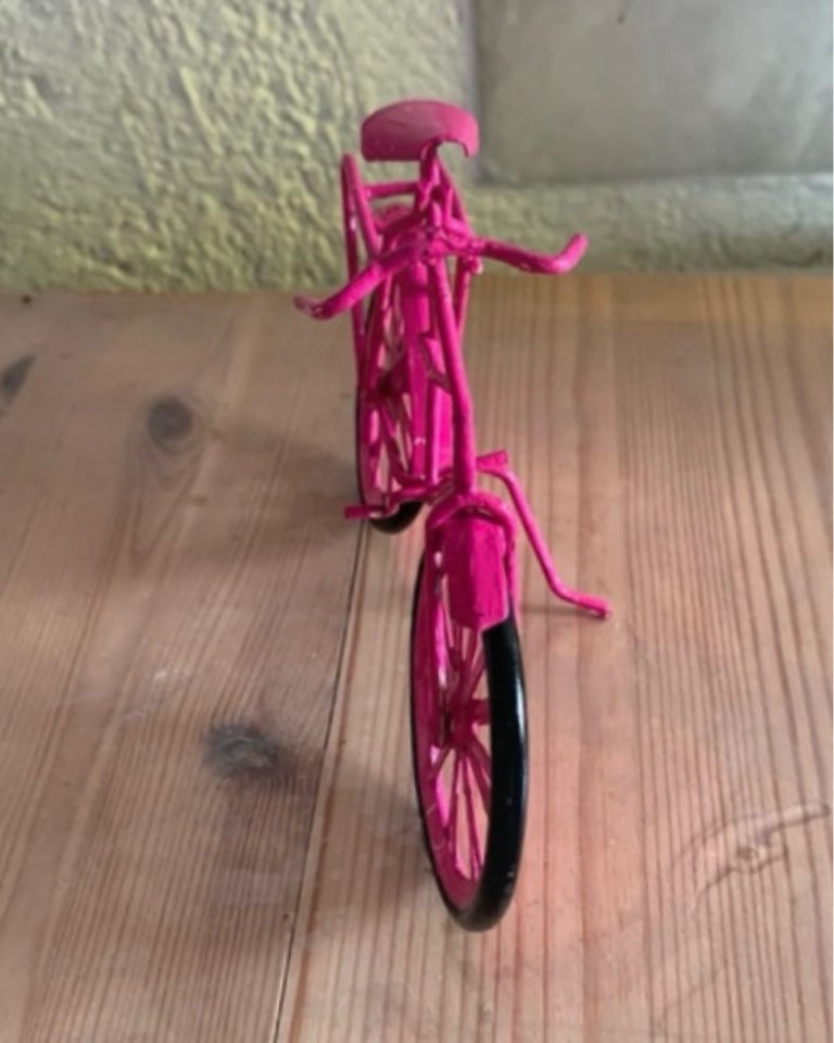 Sjælden pink metalcykel fra