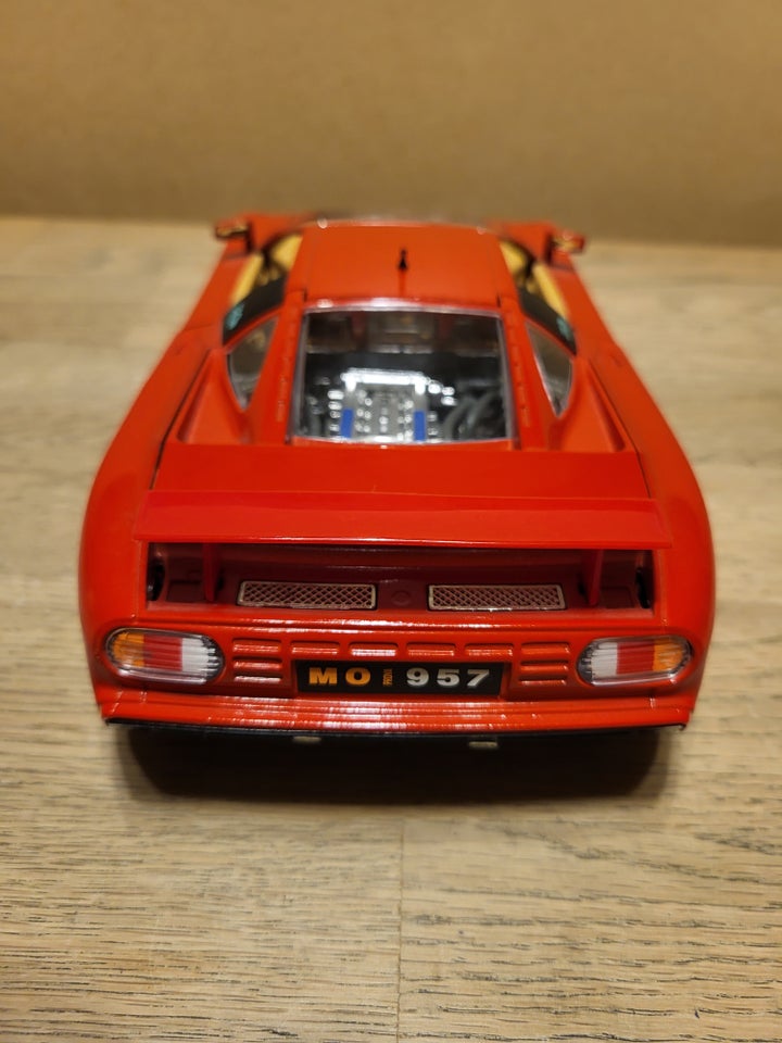 Modelbil, Bugatti EB 110, skala