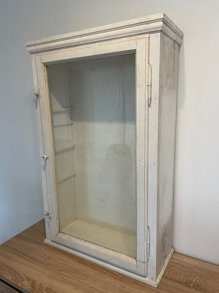 Hængevitrine, b: 61 d: 23 h: 95