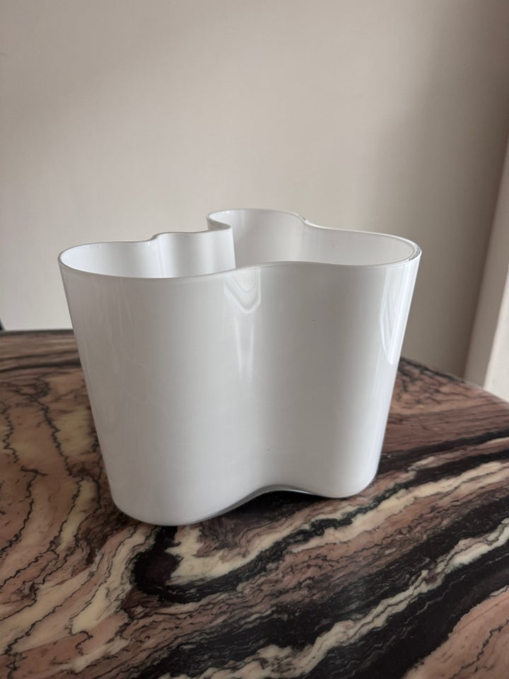 Vase, Aalto mundblæst glasvase,