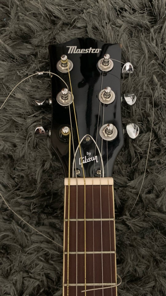 Guitalele, Gibson Gibson Maestro