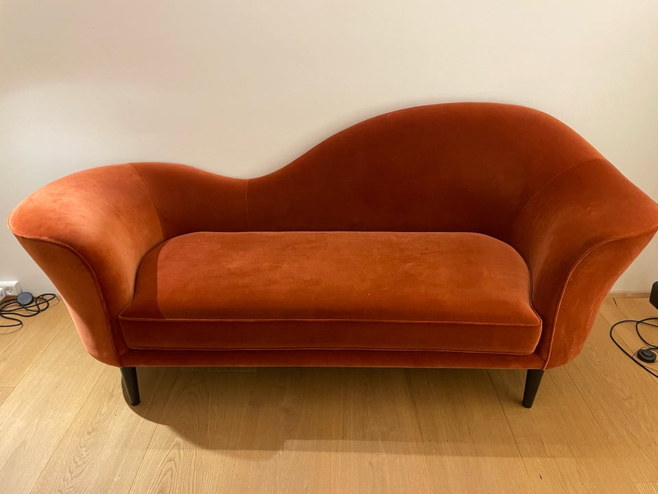 GUBI Sofa