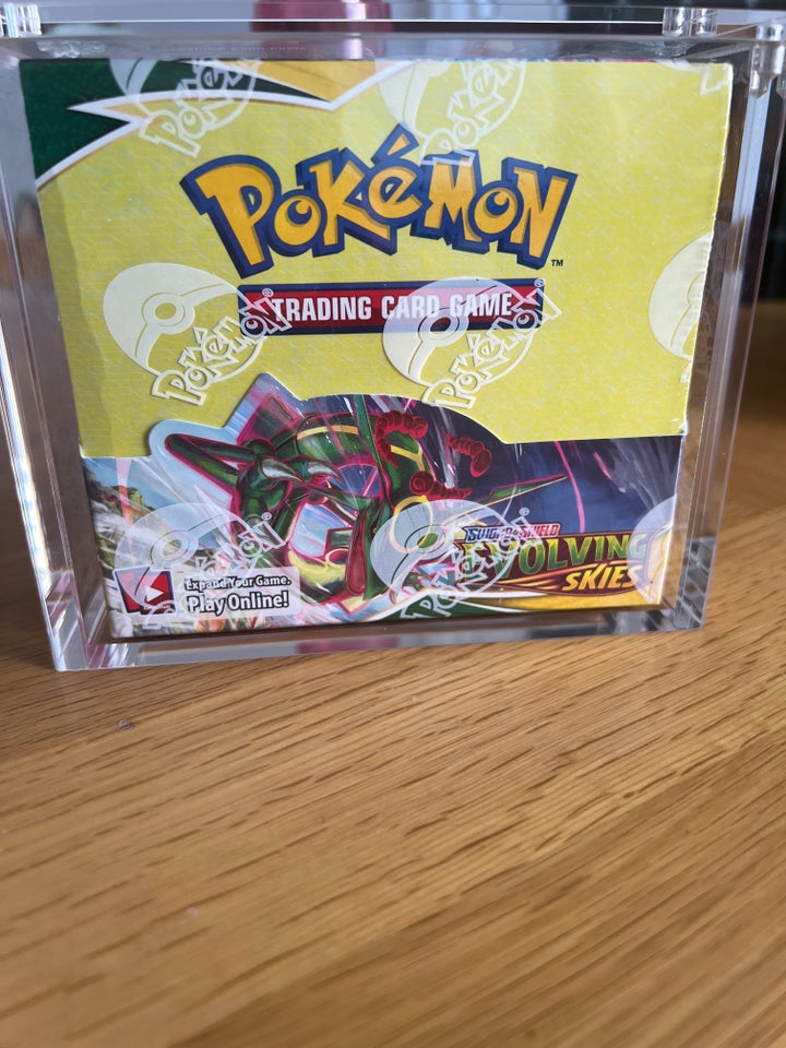 Evolving Skies Booster Box,