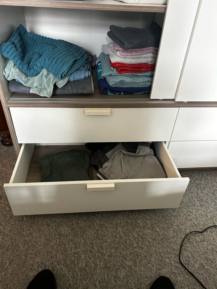 Klædeskab Ikea b: 154 d: 60 h: 205