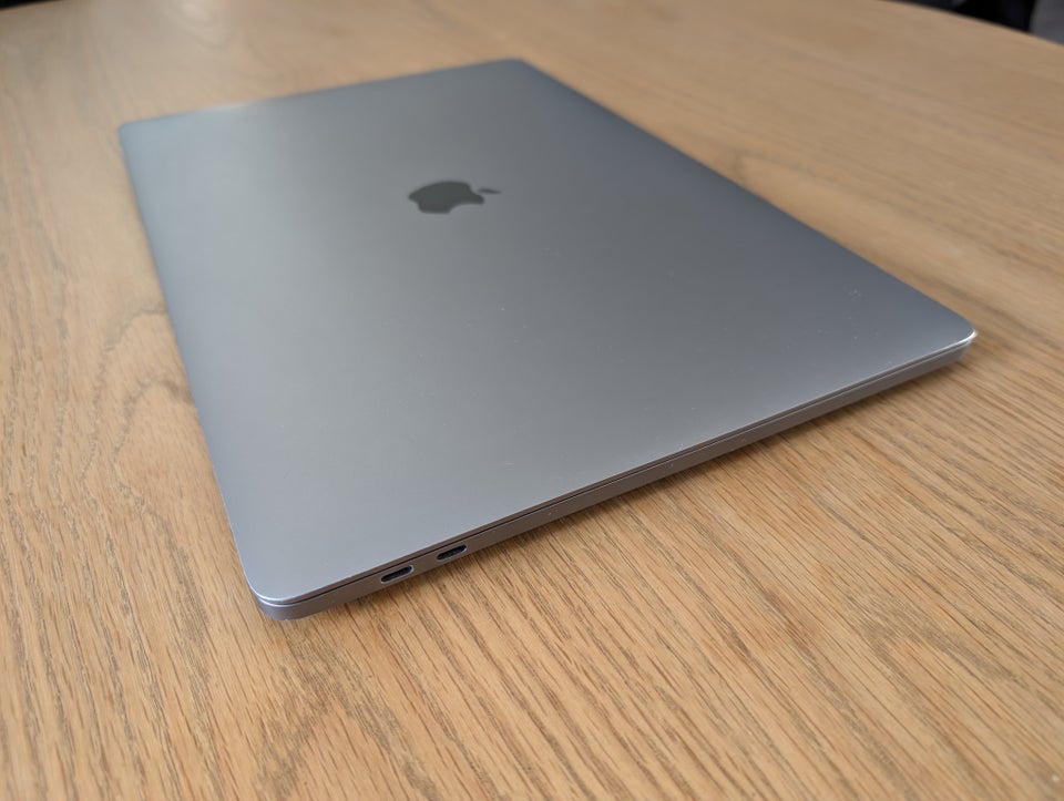 MacBook Pro, 16”, 2019 (2020)