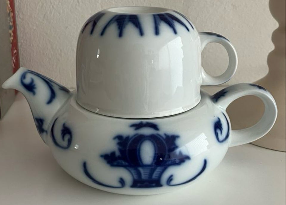 Porcelæn Tepotte med kop BG