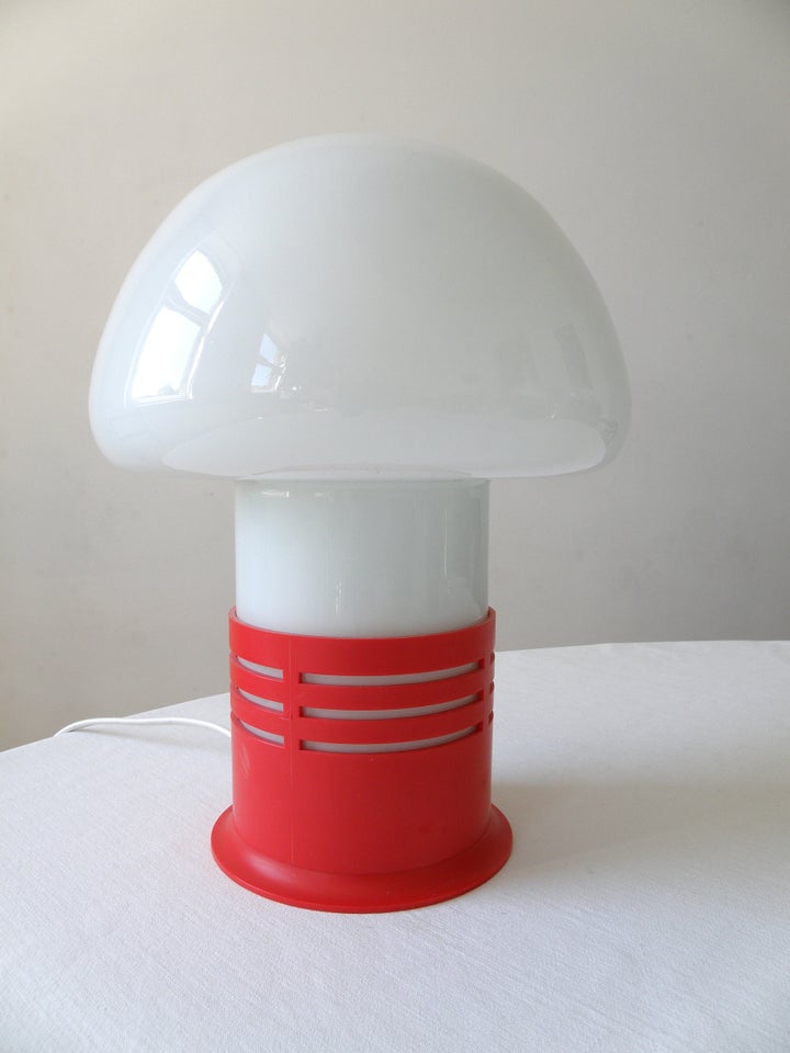 Lampe M