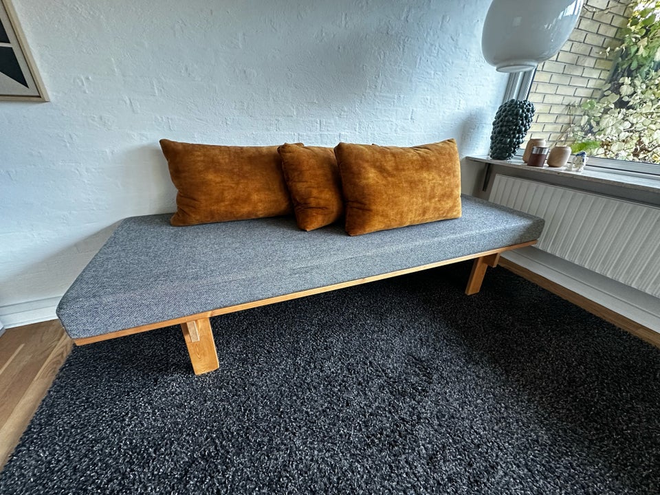 Nyt i bo, O.N Daybed, Daybed