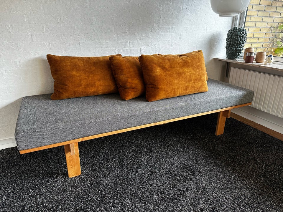 Nyt i bo, O.N Daybed, Daybed