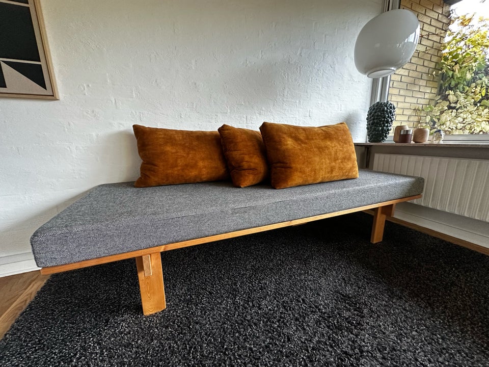 Nyt i bo, O.N Daybed, Daybed