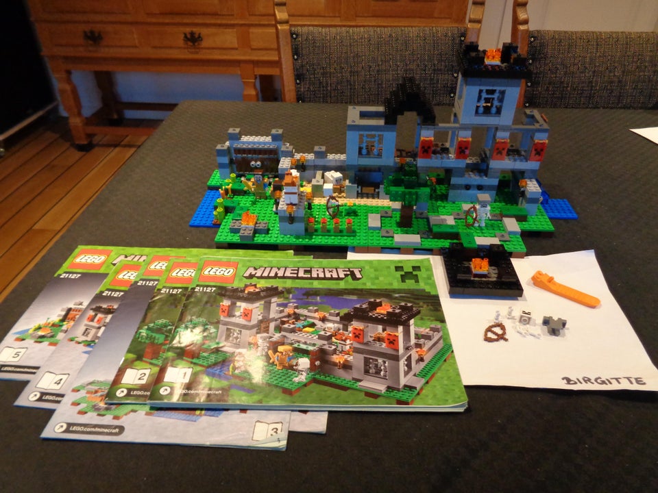 Lego Minecraft 21127