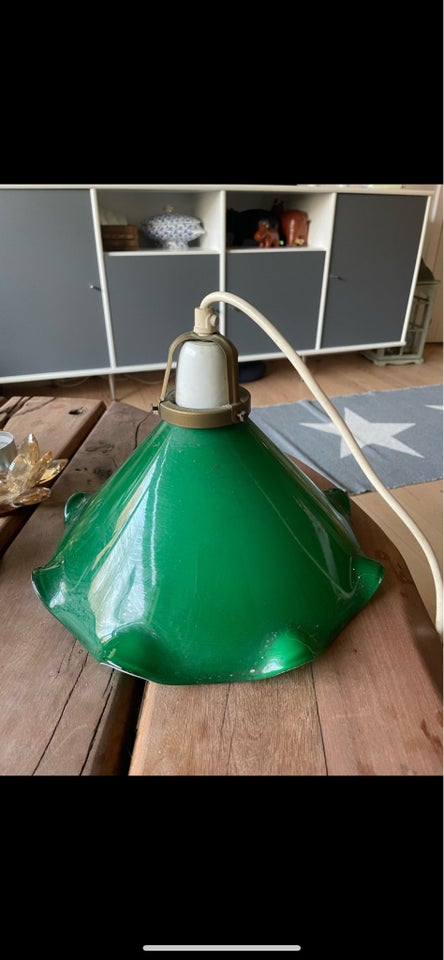 Anden loftslampe, Ukendt