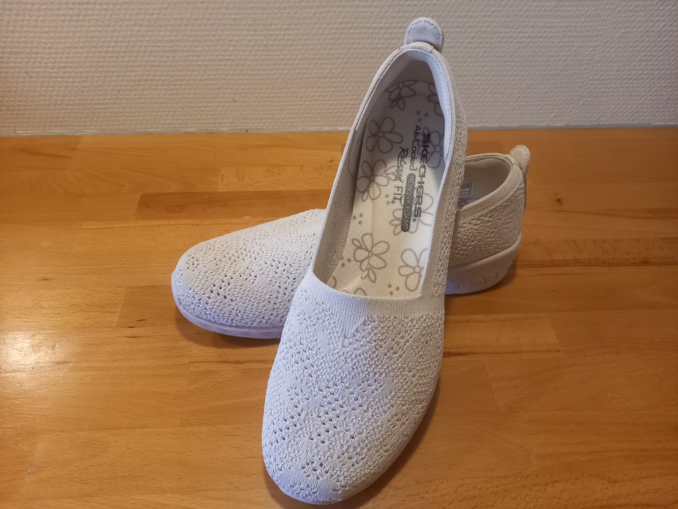 Ballerinasko, str. 39, Skechers