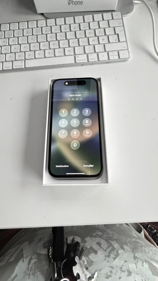 iPhone 15, 128 GB, sort