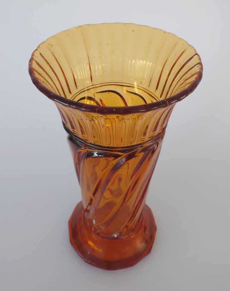 Vase Ravfarvet vase Skjold