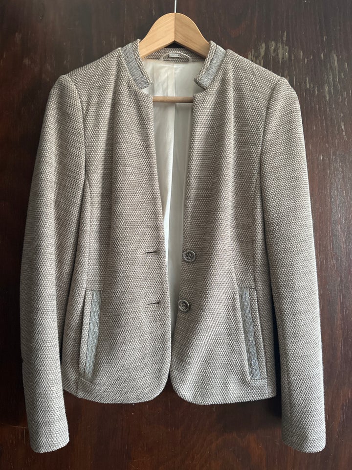 Blazer, str. 36, Gustav