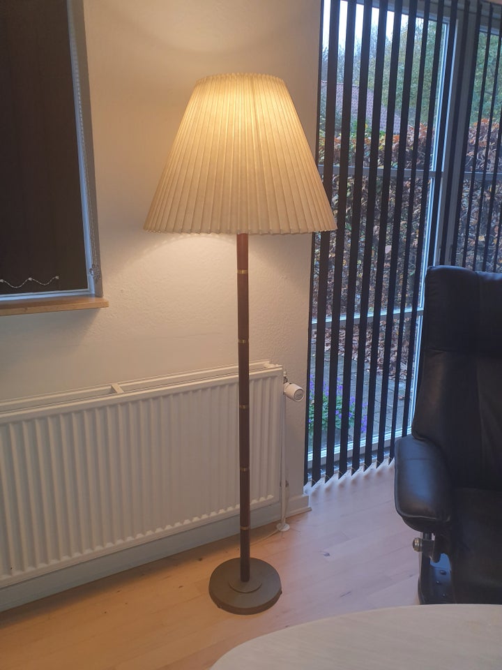 Standerlampe, Ved ikke