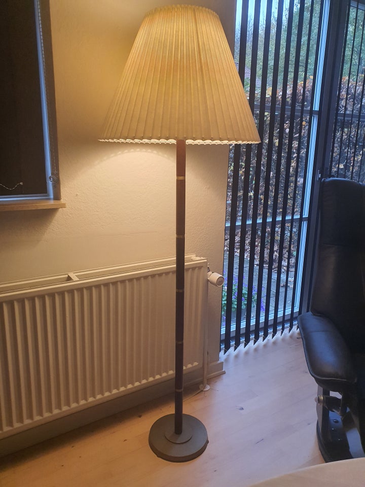 Standerlampe, Ved ikke