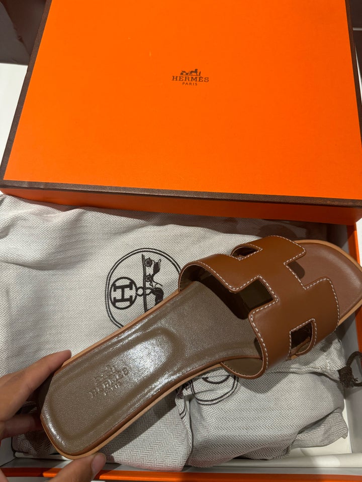 Sandaler, str. 40, Hermes