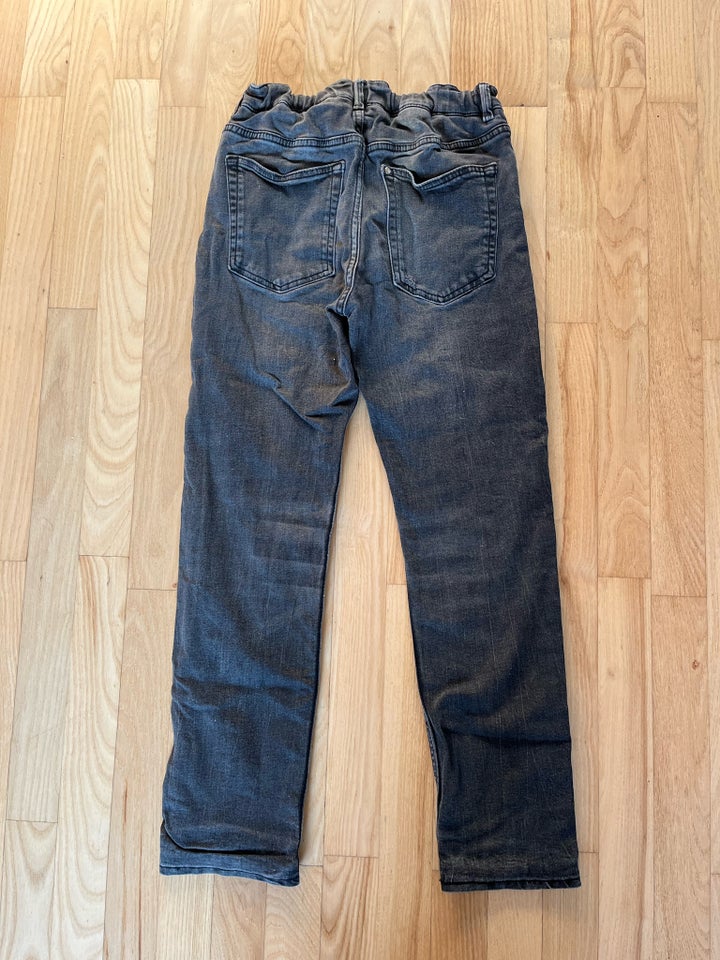 Jeans, Sorte stonewash jeans med