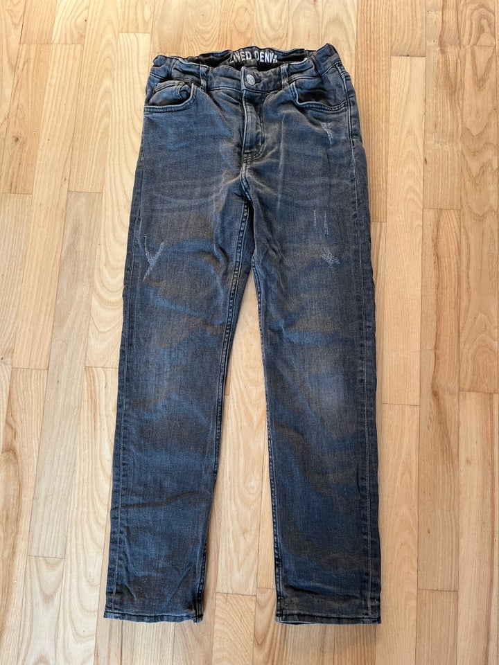 Jeans, Sorte stonewash jeans med