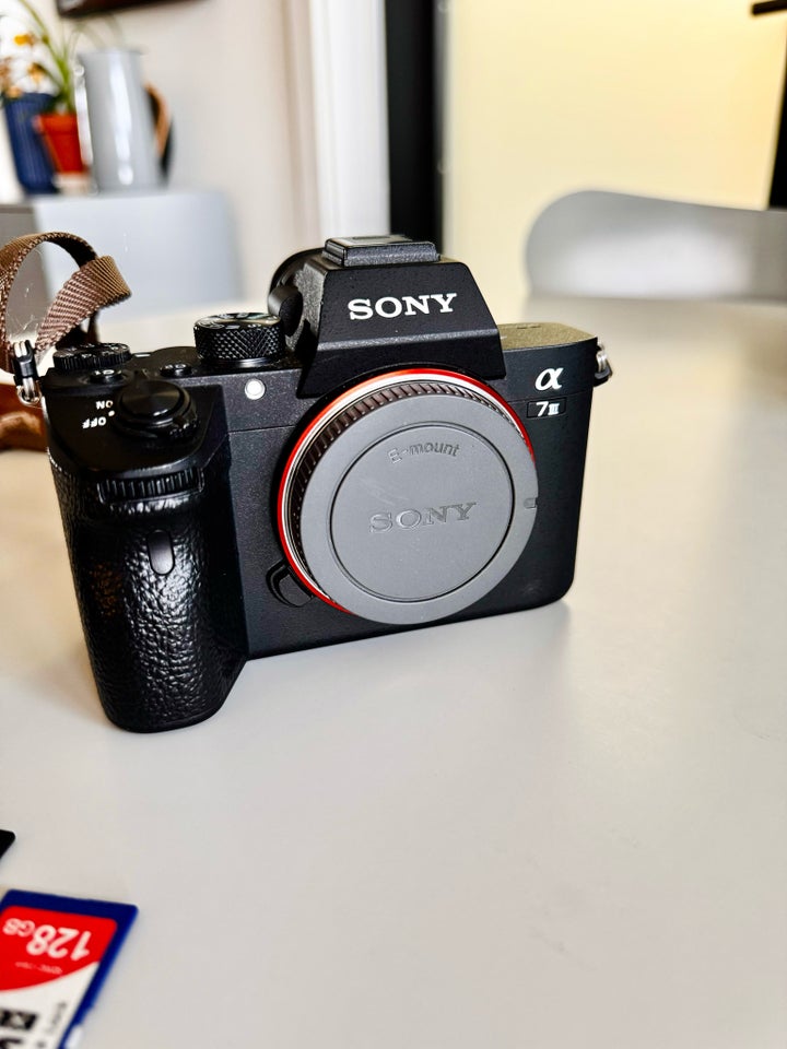 Sony A7 III (3) 24 megapixels