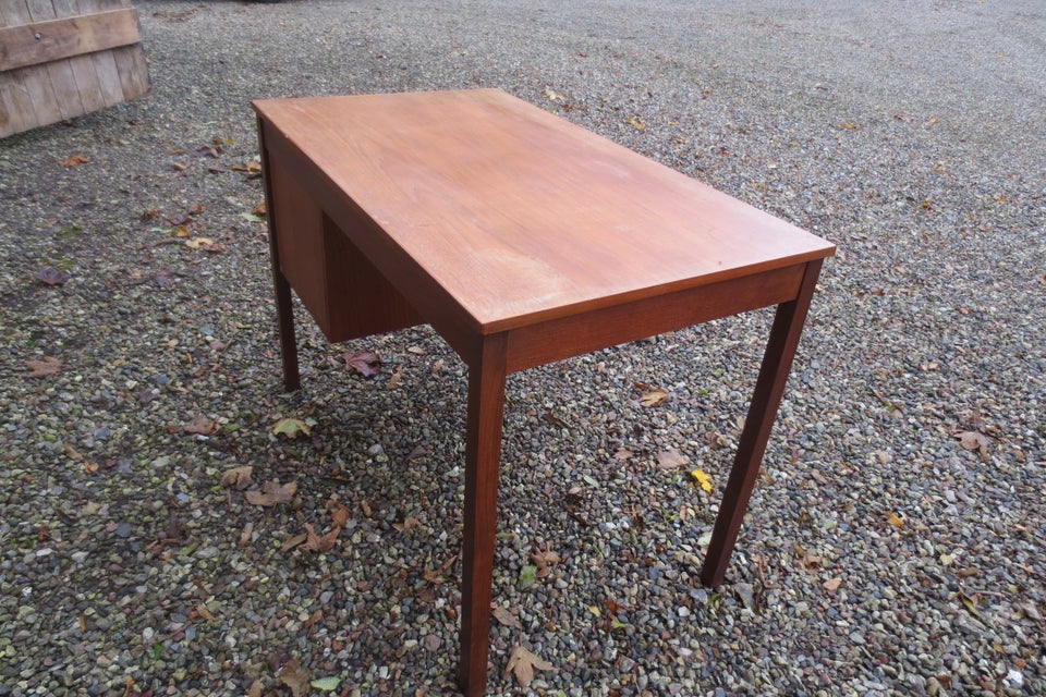 Skrivebord, Teak, b: 105 d: 60 h: 72