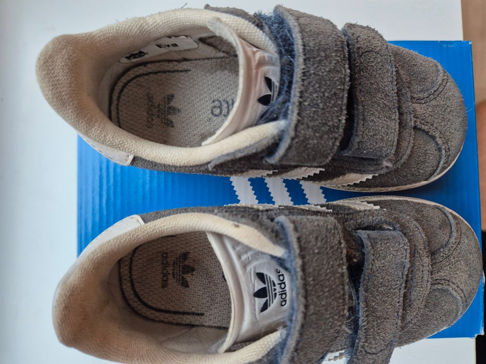 Sneakers str 23 Adidas