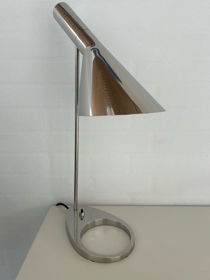 Arne Jacobsen AJ Bordlampe