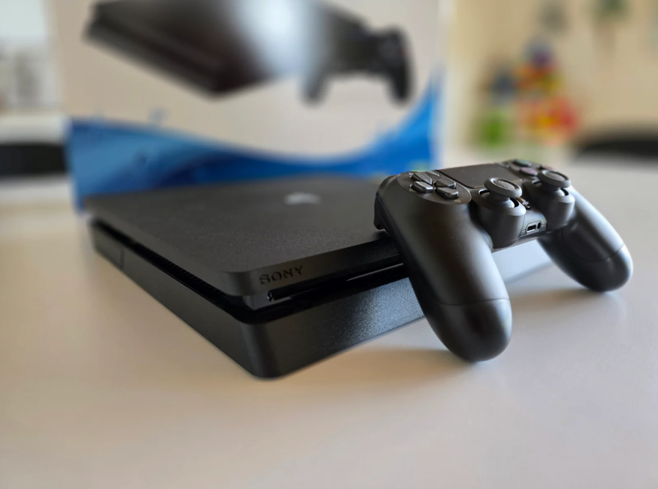 Playstation 4 Slim 500 GB Perfekt