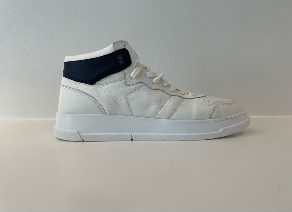 Sneakers, Odiin, str. 45