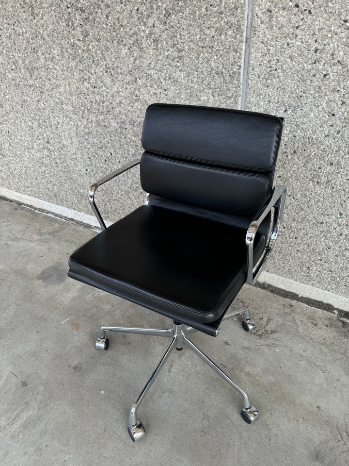 Eames EA 217 softpad Kontorstol