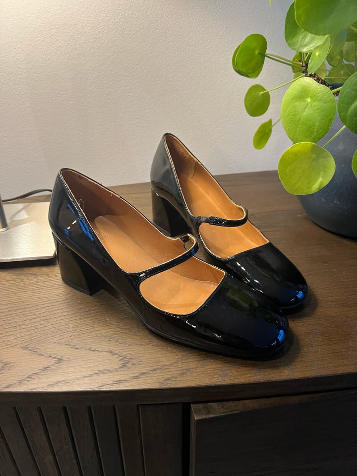 Pumps, str. 37, Billi bi